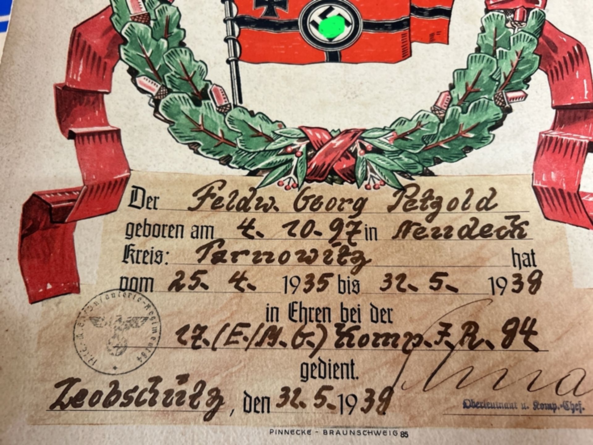 Ehrenurkunde eines Feldwebels, 1938, Blatt fleckig und an den Rändern Läsuren, BG 42x31 cm - Bild 2 aus 2