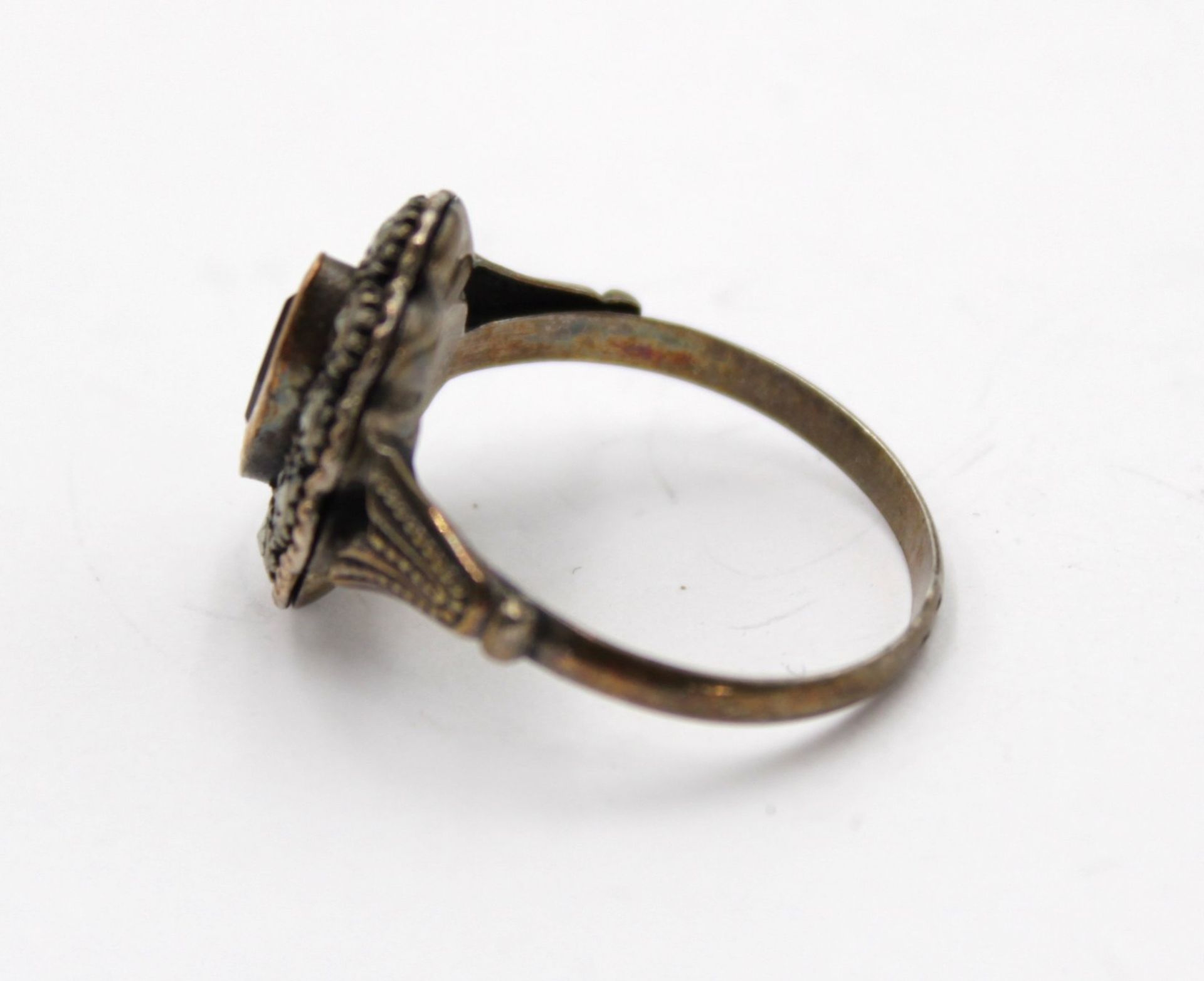 Ring um 1900, Granat und Markasiten, Silber (gepr.), wohl verkleinert, 3,8gr., RG 56 - Image 2 of 5