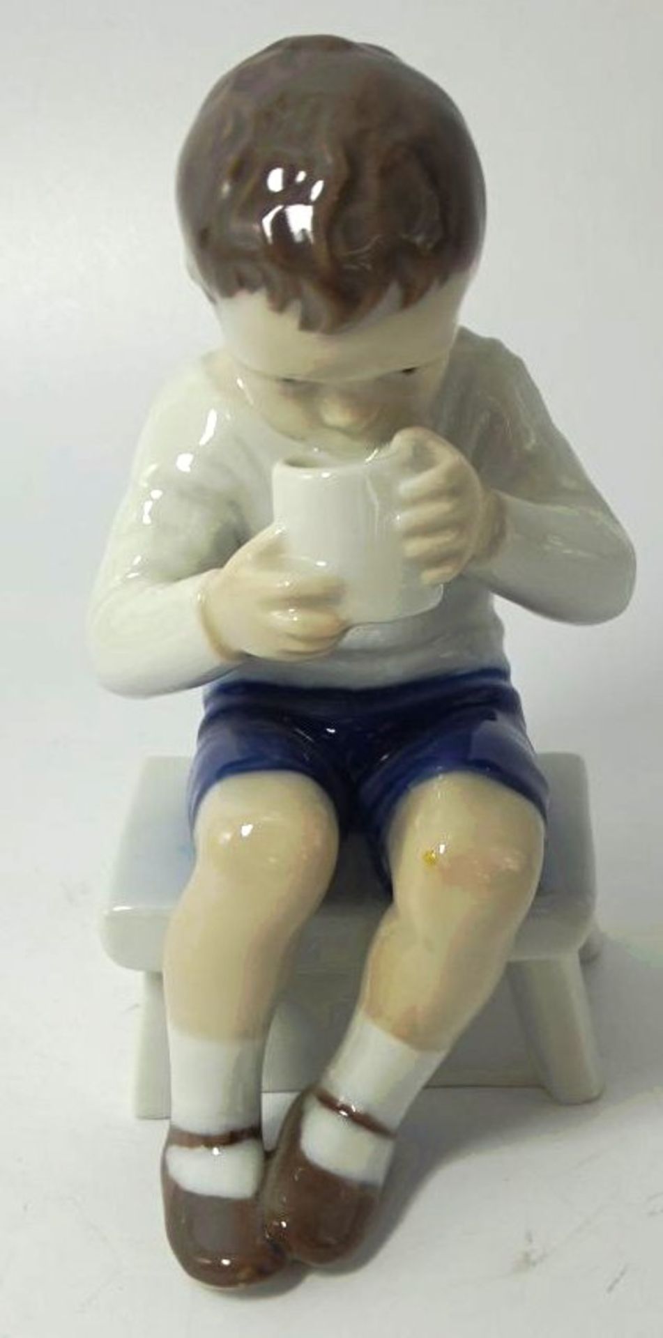 trinkender Junge "Bing&Gröndahl", H-13 cm