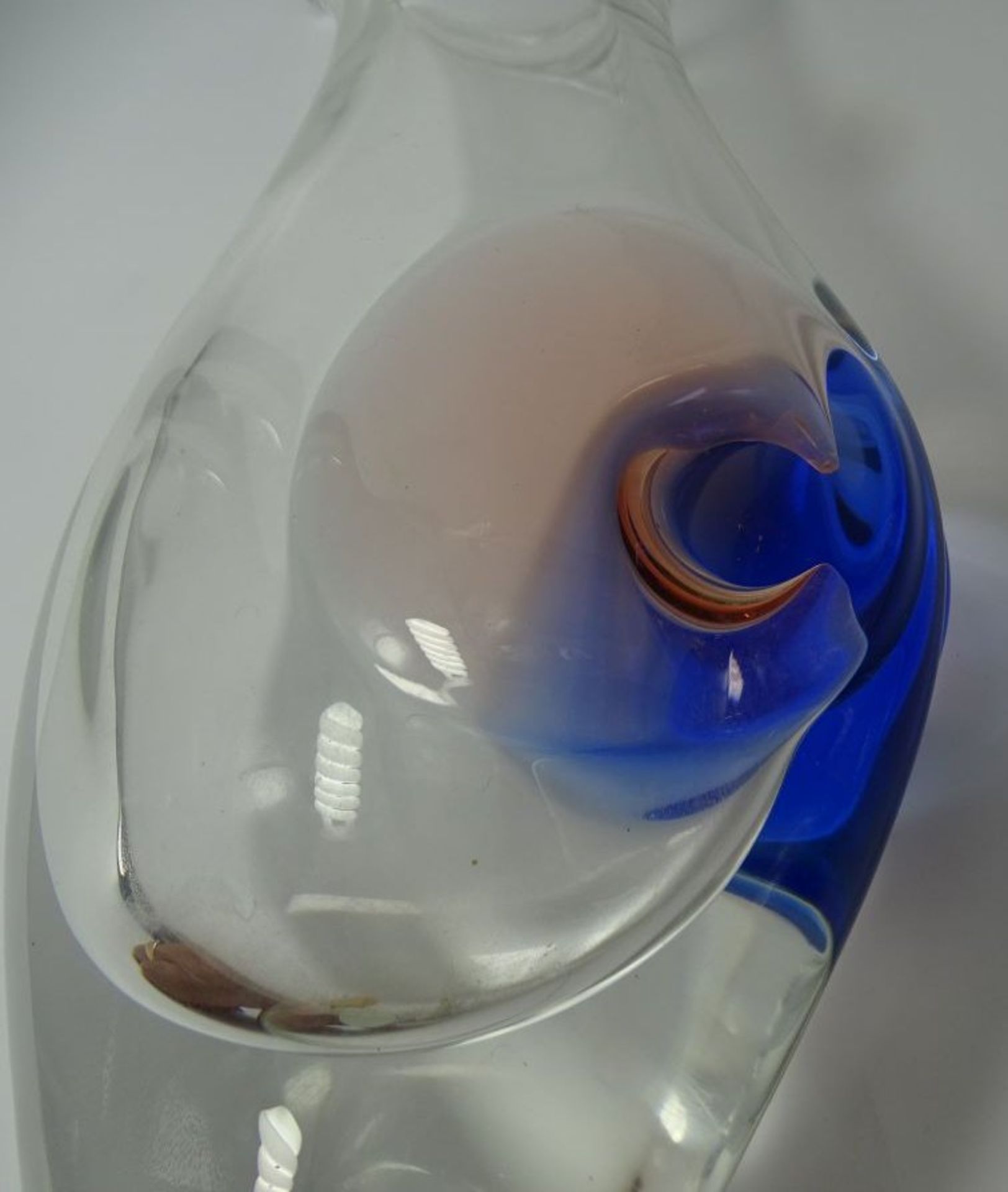hohe klare Kunstglasvase mit blauen und rosa Aufschmelzung, H-31 cm - Image 3 of 5