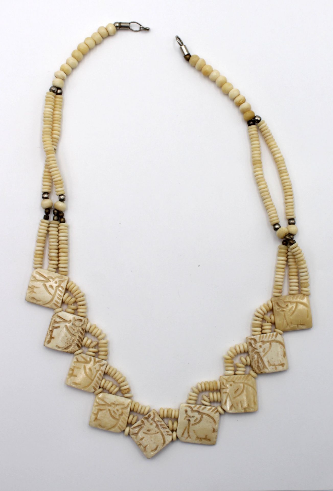 Collier, wohl Afrika, beinschnitzerei, ca. L-55cm.