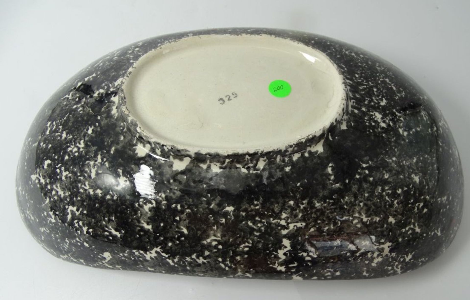 ovale Fajenza Anbietschale, wohl Italien um 1960, H-8 cm, 30x17 cm - Bild 5 aus 6