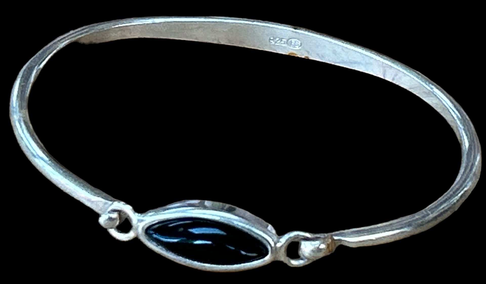 Silber-Armreif mit schwarzen Stein-925- "FS", 12,6 gr.