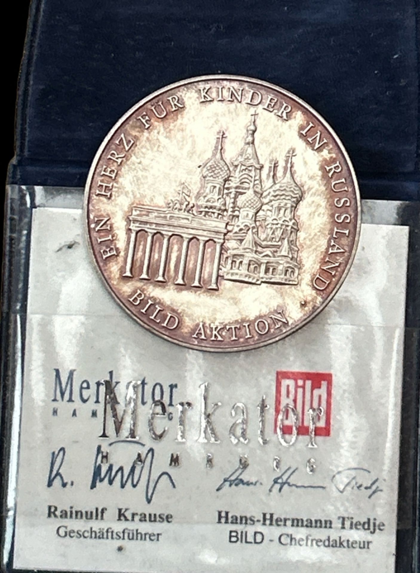 Silber-Medaille "Ein Herz für Kinder in Russland" Bild-Aktion 1991, mit Zertifikat, 38,10 gr., stem