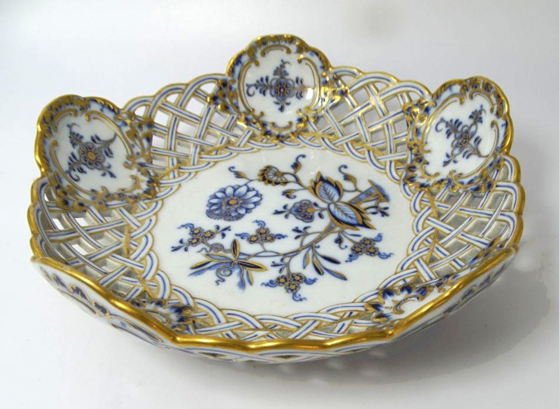 Tafelaufsatz-Schale "Meissen" reiches Zwiebelmuster mit Gold, anbei geklebter Stand, H-22 cm, D-22  - Bild 8 aus 15