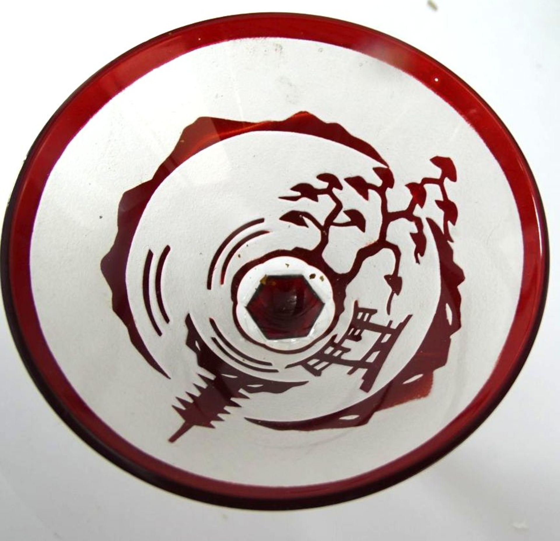 kl. Likörschale, geschnittenes rotes Dekor, H-10 cm, D-8 cm - Bild 5 aus 5