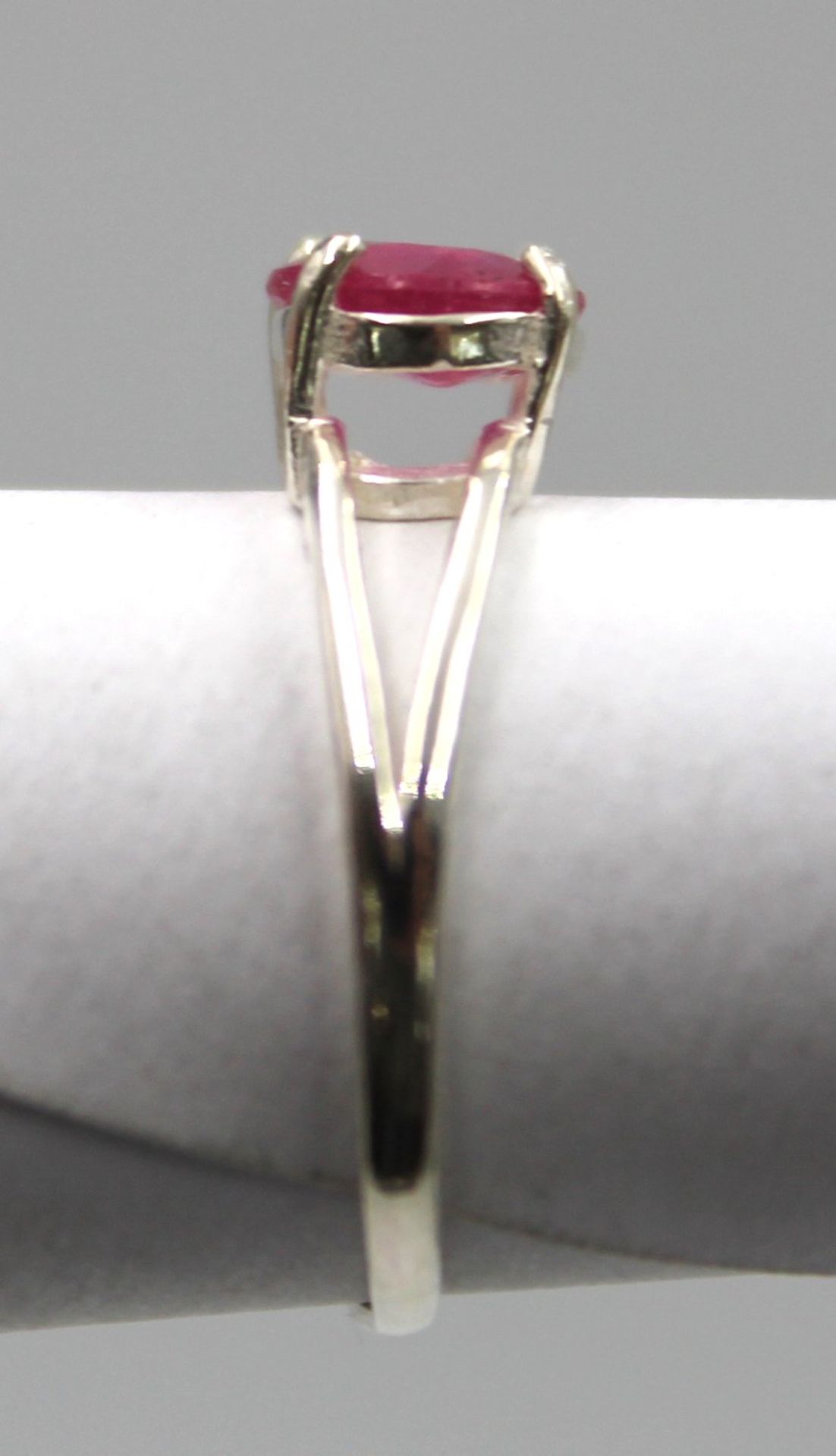 925er Silber-Ring, 1,92 ct Rubin, 1,8gr., RG 53/54 - Bild 2 aus 3