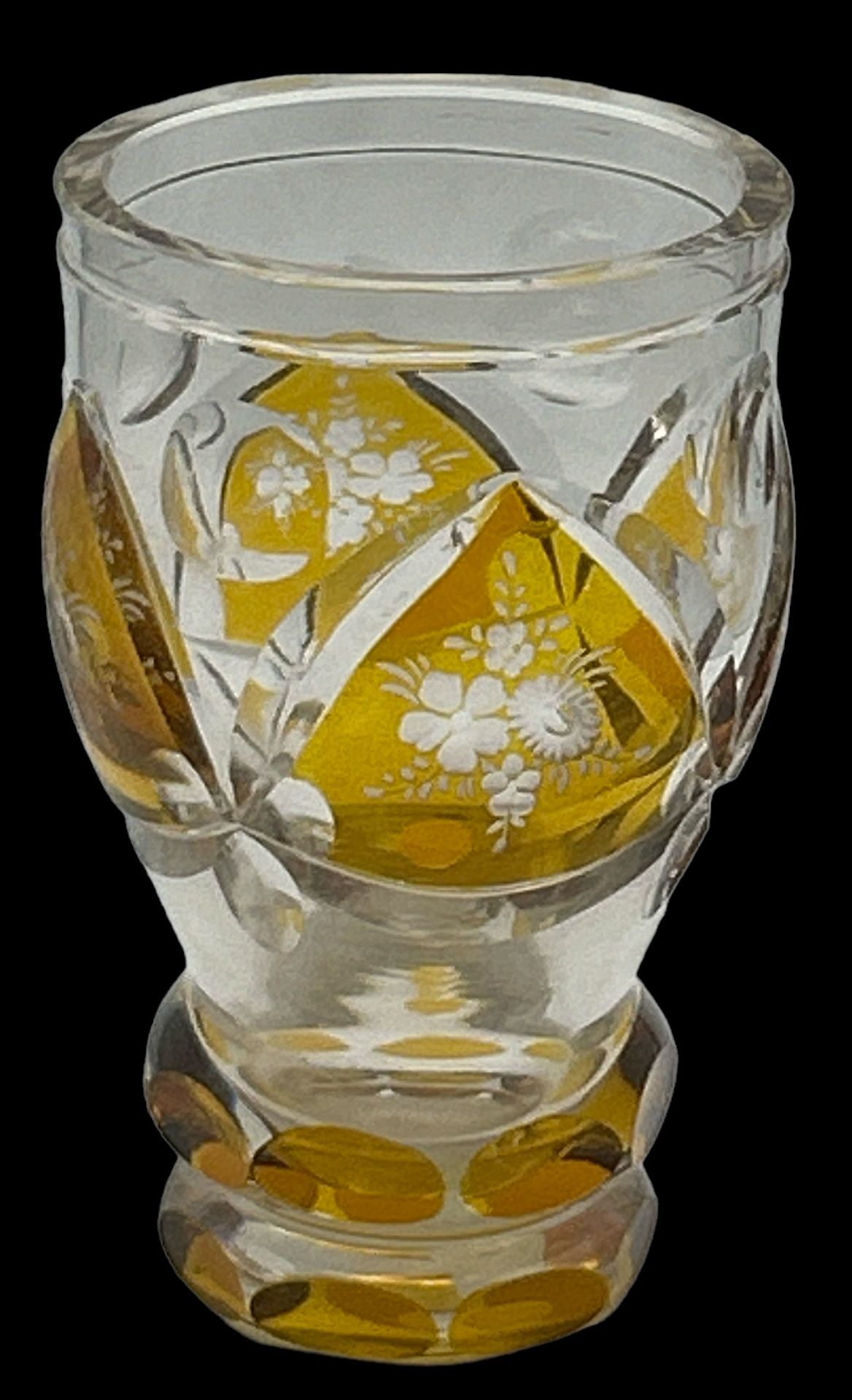 böhmischer Ranftbecher mit Blumenschliff, klar/bernsteinfarben, H-13 cm, D-7 cm