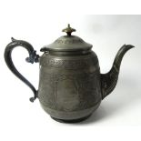 Zinn Teekanne mit Gravuren, England, leichte Gebrauchsspuren, 19.Jhd., H-16 cm