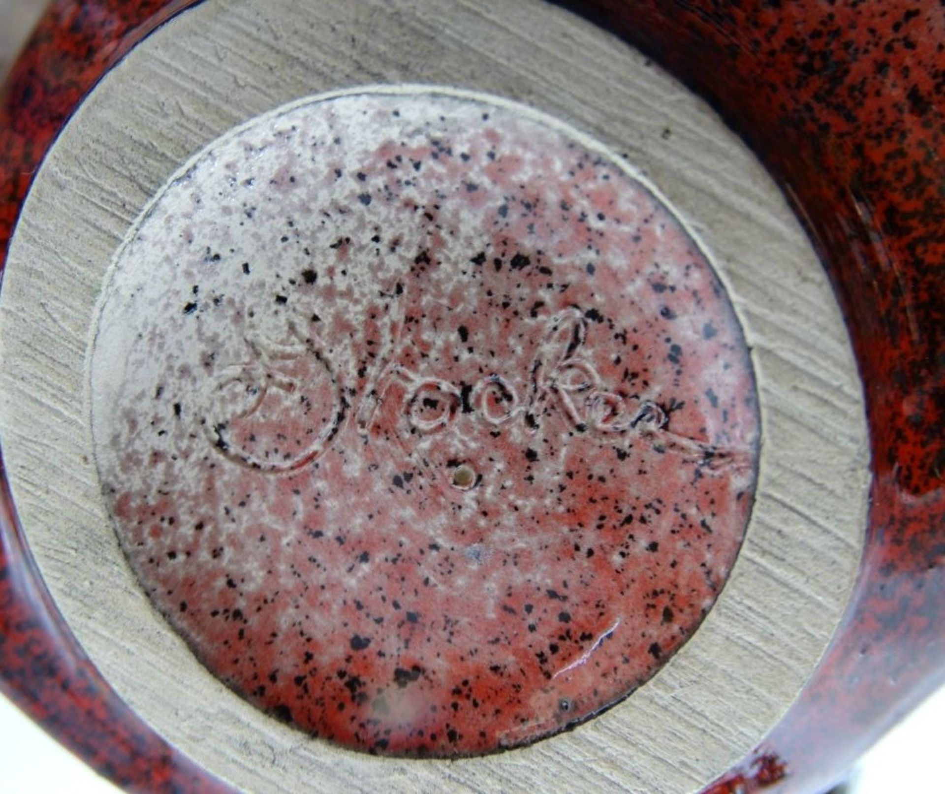 Kunstkeramik-Vase rot, signiert Stocker, H-20 cm, B-20 cm - Bild 6 aus 6