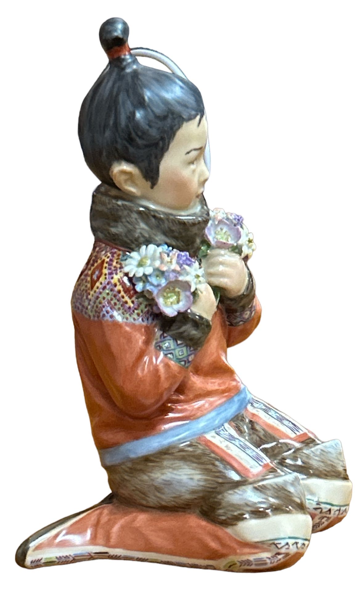 knieender Inuit Junge mit Blumen "Royal Copenhagen" Grönland, gut erhalten, H-14,5 cm - Bild 4 aus 5