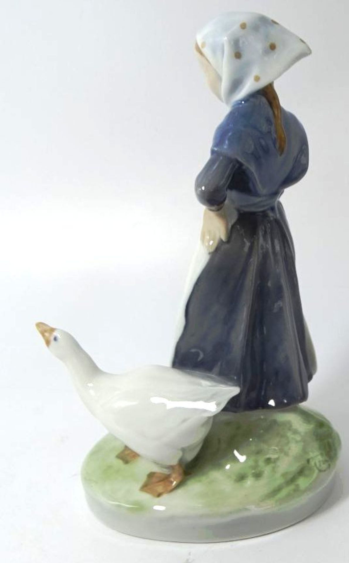 Mädchen mit Gans "Royal Copenhagen", signiert, H-19 cm - Image 3 of 5