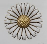 Daisy-Brosche, Georg Jensen, Sterling, Emaille 1x beschädigt, ca. 16,7gr., D-4,2cm