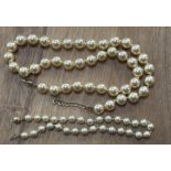 Perlen-Halskette und passende Armkette, Schliessen Gold -333-, Perlen bei Halskette tw. 0,8 bis 1 c