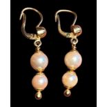 Paar Ohrhänger, Gold-750- mit je zwei Perlen, D-ca. 0,6 cm, zus. 5 gr.
