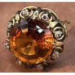 Goldring-585- mit braunen Topas, umringt von klaren Steinen, RG 56, 7,9 gr