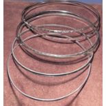 8x dünne Armreifen, wohl alle Silber, 24,5 gr.
