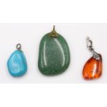 3x div. Anhänger, Türkis, Bernstein und wohl Jade, Größter L-4cm