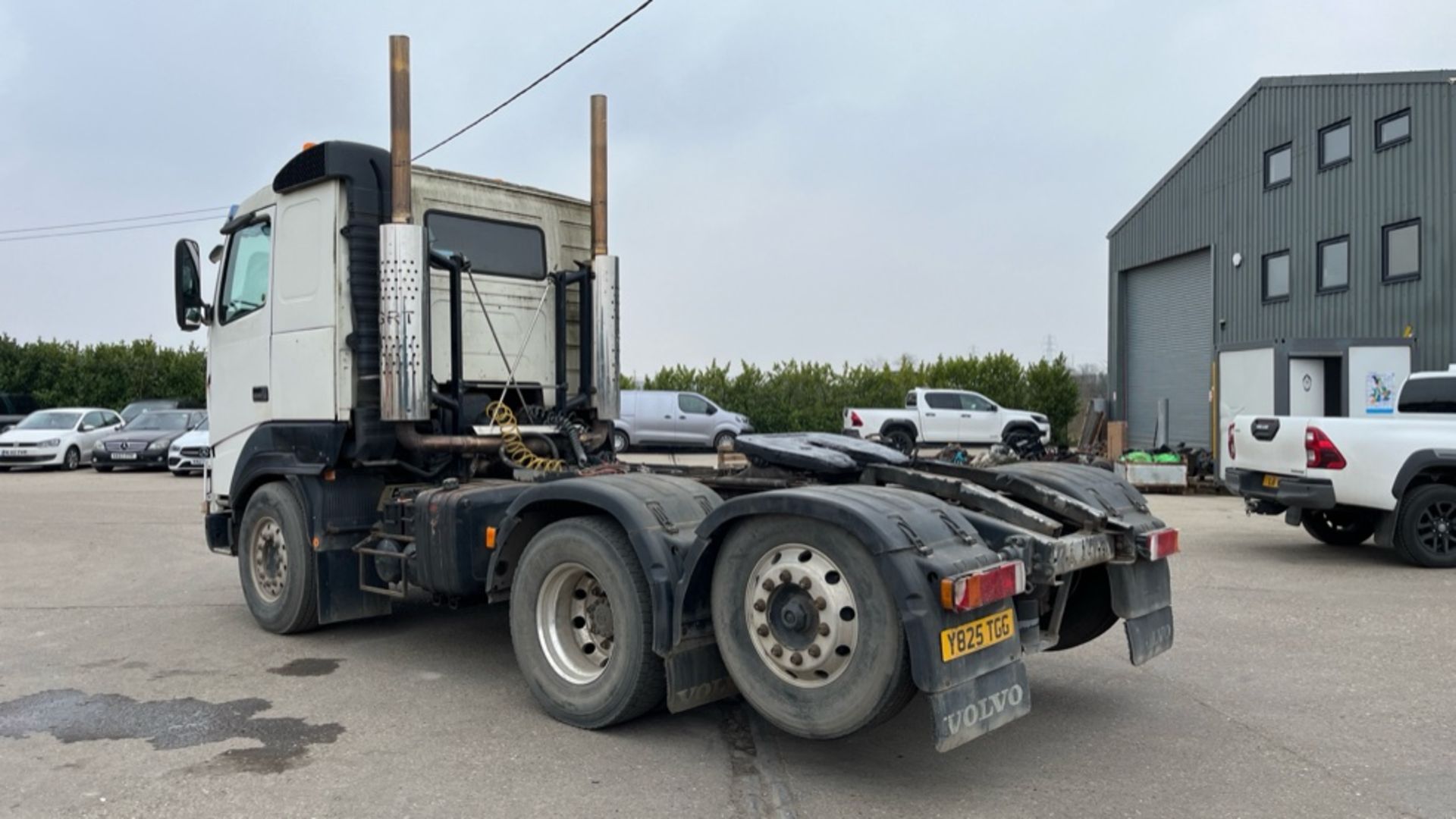 VOLVO FH12.420 Tractor Unit 6x2 (Year 2001) - Image 3 of 21