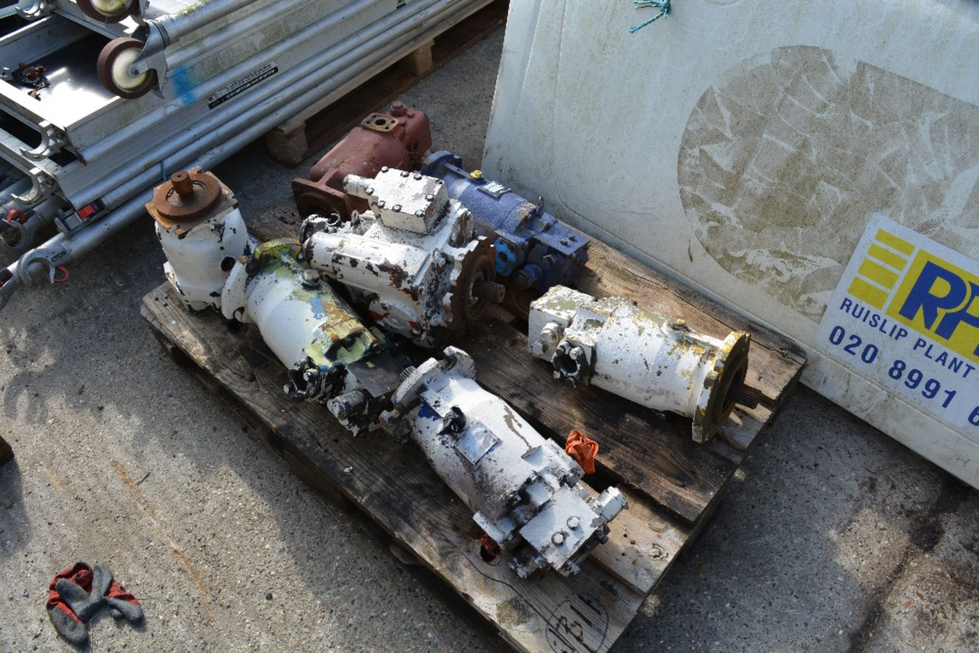 ASSORTED HYD. PUMPS TO SUIT CONCRETE MIXER / AGITATOR BARREL (1 PALLET), ID: PL-15747, RUISLIP PLANT