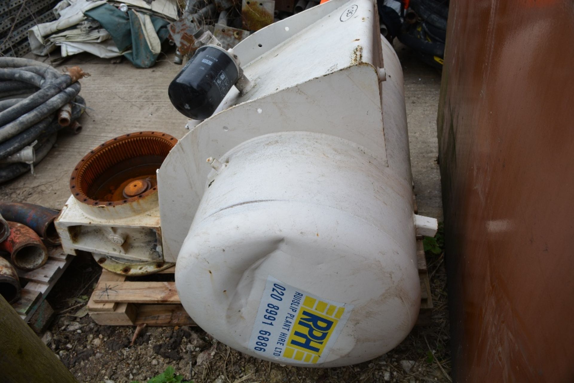 CONCRETE MIXER WATER TANK & DRIVE HOUSING, ID: PL-15672, RUISLIP PLANT HIRE LTD. *UNRESERVED* - Image 2 of 3