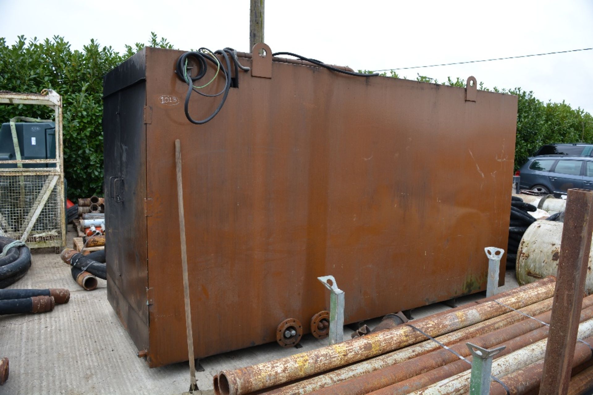 5,570 LITRE BUNDED DIESEL TANK (YEAR 2015), C/W 230V PUMP, BEEN USED FOR RED DIESEL, ID: PL-15633,