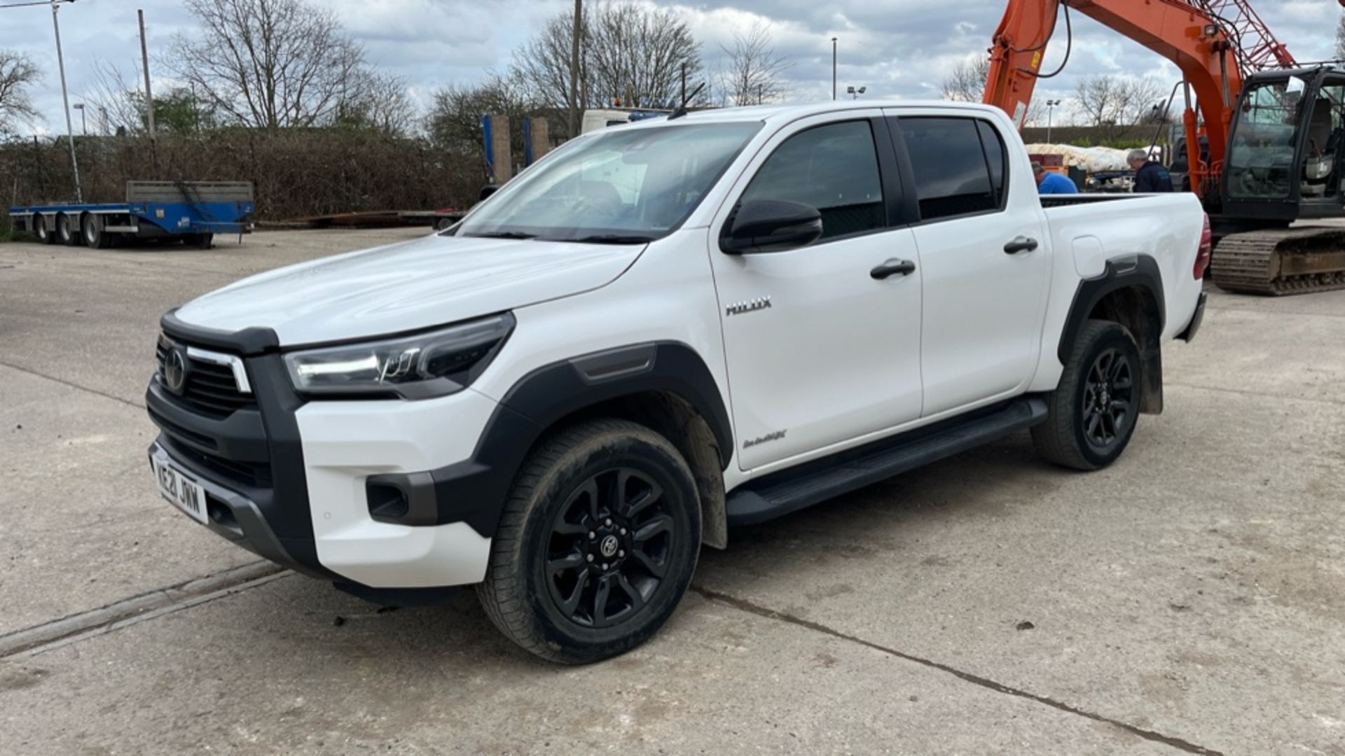 TOYOTA HILUX 2.8 D-4D INVINCIBLE X Pickup Double Cab Diesel Automatic (YEAR 2021) - Image 2 of 20