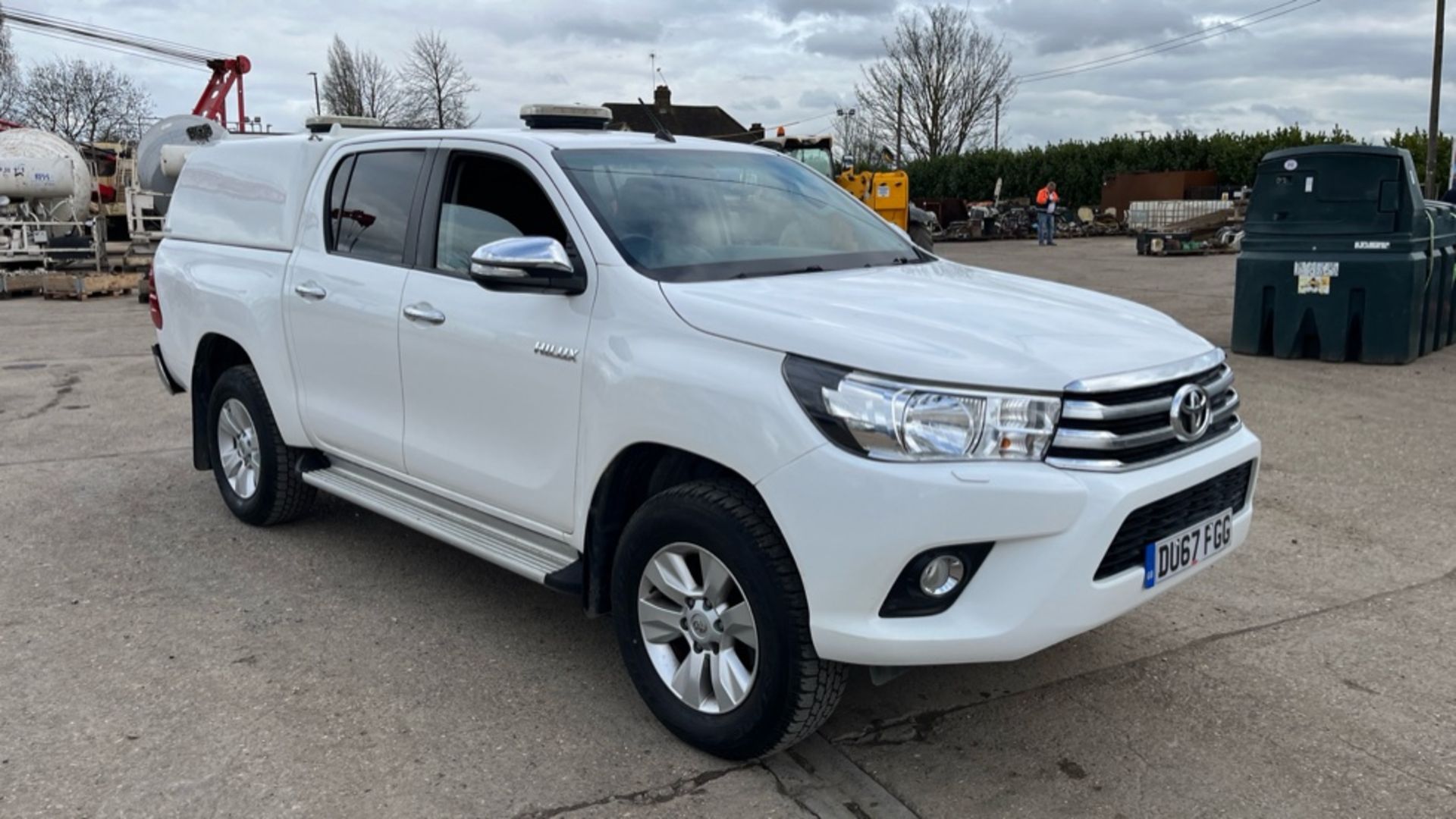 TOYOTA HILUX 2.4 D-4D ICON Pickup Double Cab Diesel Automatic (YEAR 2017)