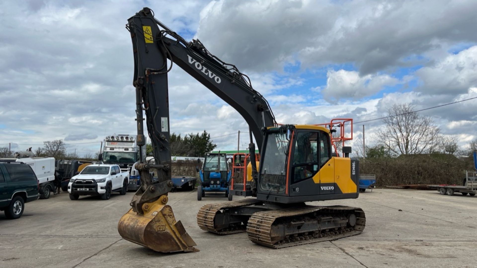 VOLVO EC140EL Tracked Excavator Diesel (YEAR 2018)