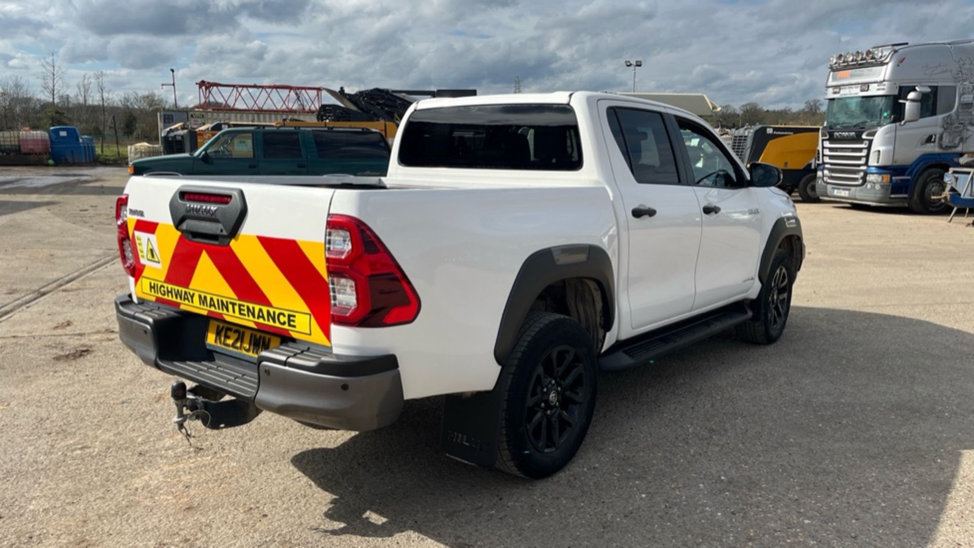 TOYOTA HILUX 2.8 D-4D INVINCIBLE X Pickup Double Cab Diesel Automatic (YEAR 2021) - Bild 4 aus 21