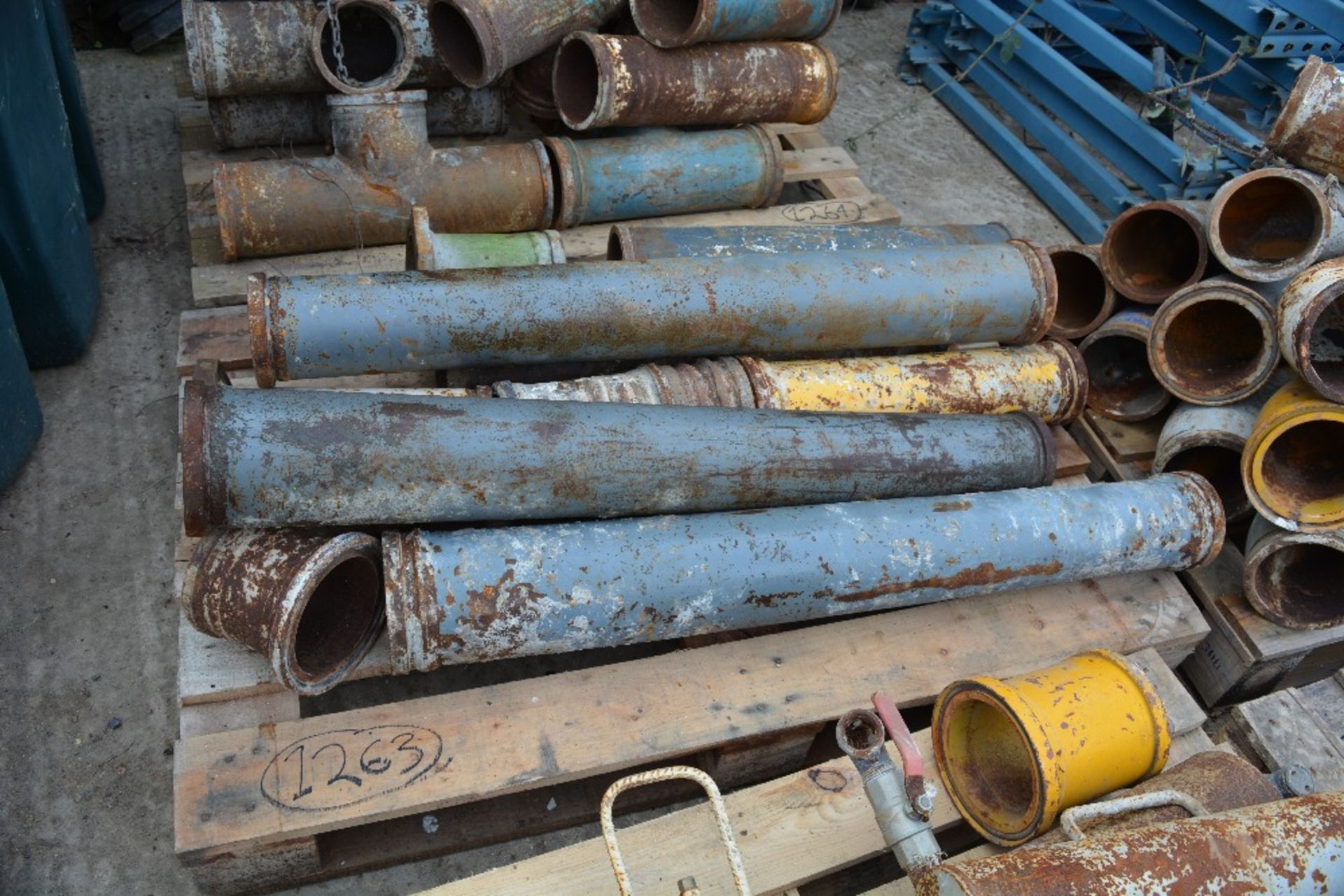 ASSORTED STRAIGHT CONCRETE PIPE SECTIONS (1 PALLET), 4'' & 5'', ID: PL-15655, RUISLIP PLANT HIRE