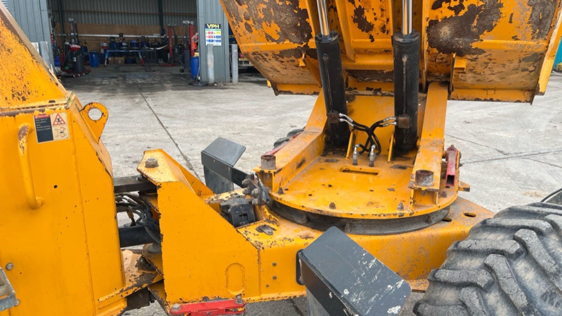 THWAITES 9 TONNE Dumper - Swivel Skip Diesel (YEAR 2011) - Image 18 of 19