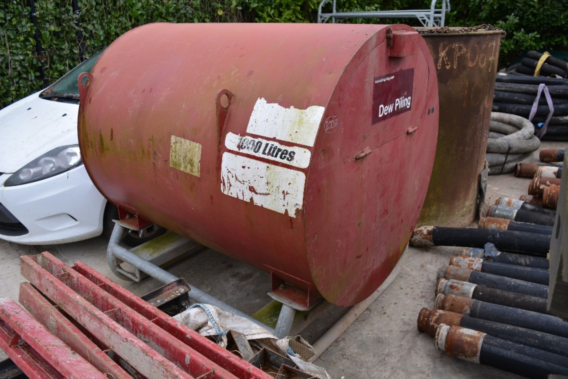 FUEL PROOF BUNDED FUEL TANK, C/W HAND PUMP & GUN, BEEN USED FOR RED DIESEL, ID: PL-15627, VAUGHAN