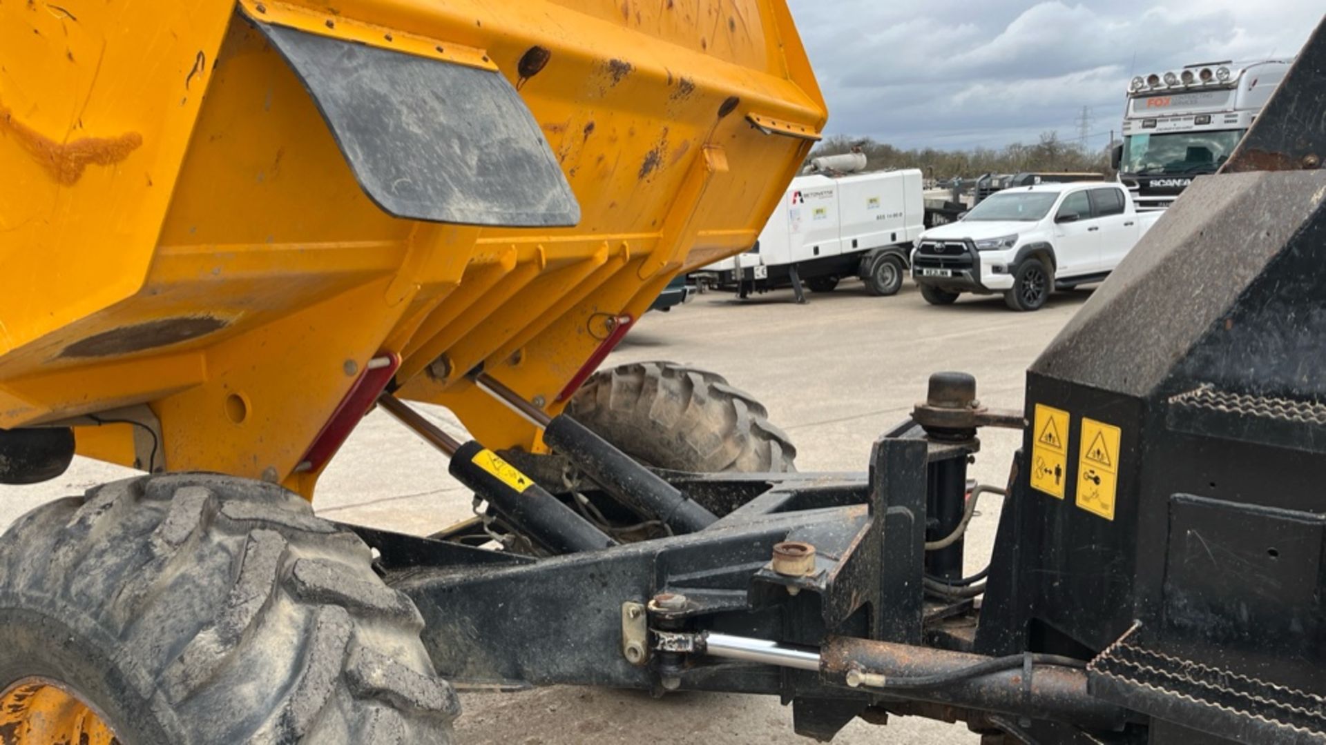 JCB 9TFT Dumper - Straight Tip Diesel (YEAR 2016) - Image 14 of 18