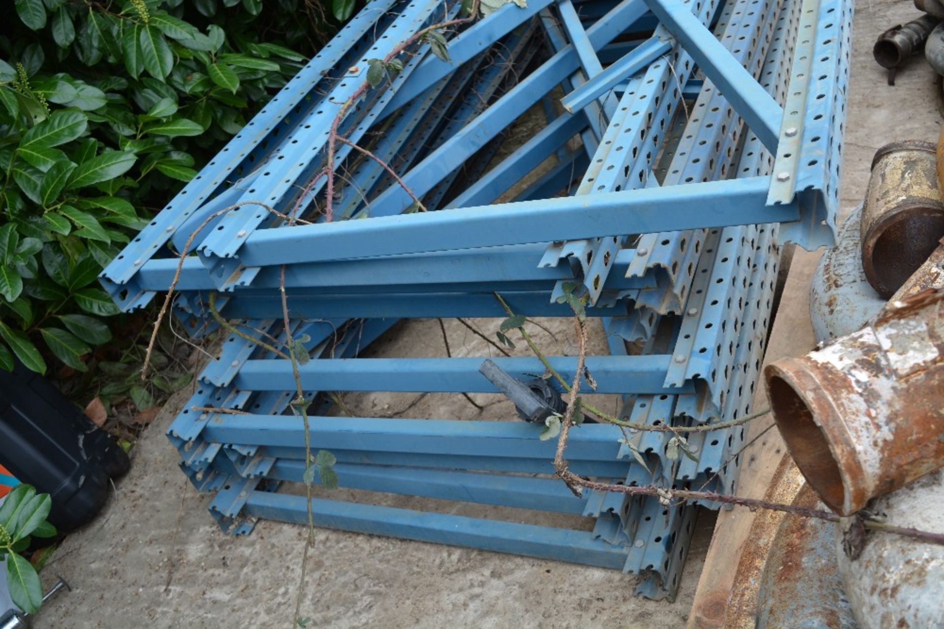 DEXIAN STYLE RACKING, 6M UPRIGHTS (9 OF), 2.7M CROSS BEAMS (APPROX. 40 OF.), SOME DAMAGED, ID: PL- - Image 3 of 11