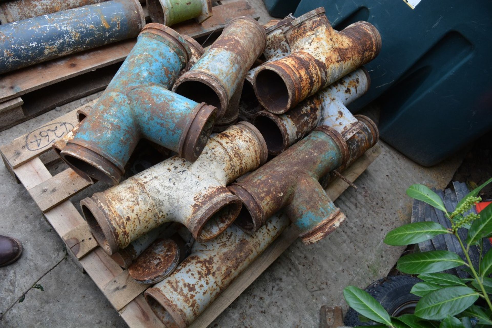 ASSORTED 5'' CONCRETE PIPE T-JOINTS (1 PALLET), ID: PL-15656, RUISLIP PLANT HIRE LTD. *UNRESERVED* - Image 2 of 2