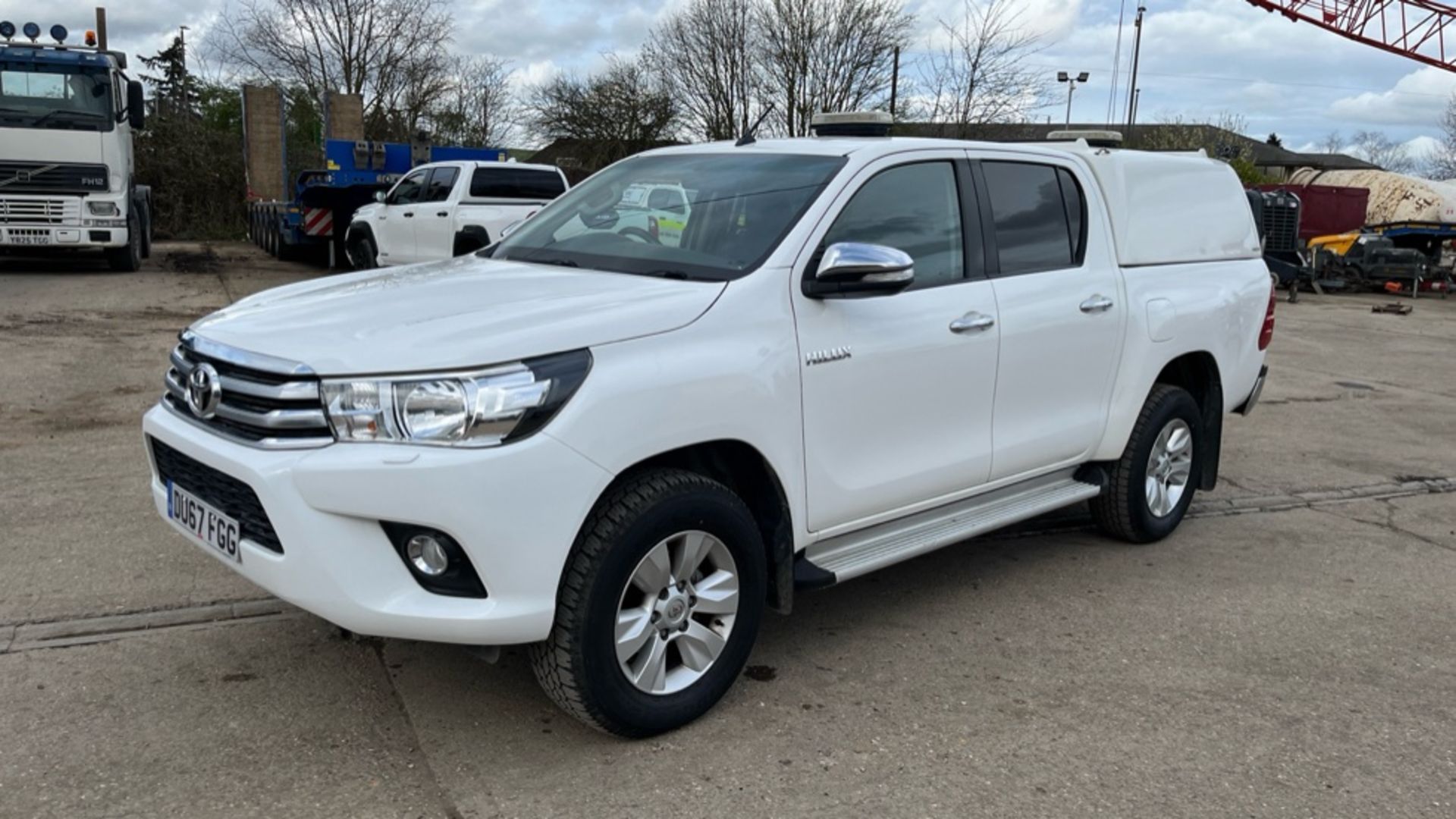 TOYOTA HILUX 2.4 D-4D ICON Pickup Double Cab Diesel Automatic (YEAR 2017) - Image 2 of 19