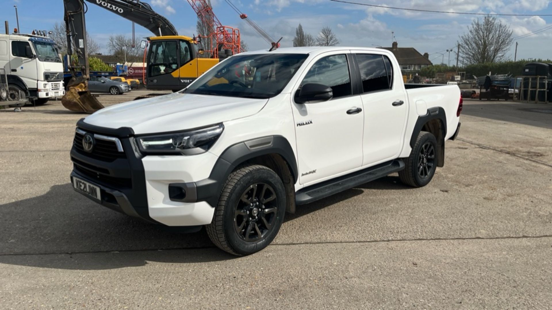 TOYOTA HILUX 2.8 D-4D INVINCIBLE X Pickup Double Cab Diesel Automatic (YEAR 2021) - Image 2 of 21