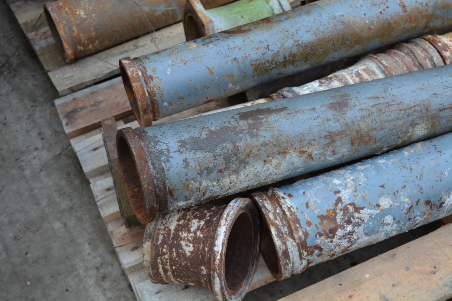 ASSORTED STRAIGHT CONCRETE PIPE SECTIONS (1 PALLET), 4'' & 5'', ID: PL-15655, RUISLIP PLANT HIRE - Image 2 of 3