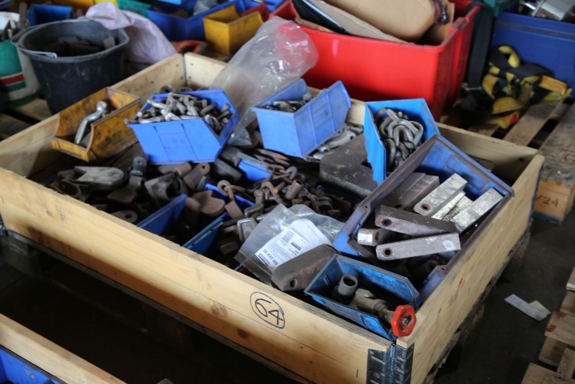 Assorted Fixings & Hinges (1 Pallet)