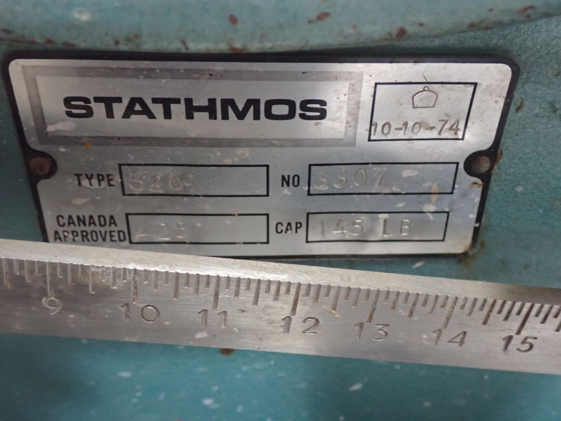 STATHMOS 326 16.5 X 19" 145LBS CAP SCALE W/ STAINLESS STEEL 28 X 30" TABLE - Image 2 of 3