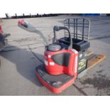 RAYMOND 8410 6,000LBS CAP ELECTRIC RIDE-ON PALLET TRUCK (24V) W/ 4'L FORKS, S/N 841-17-39750 (NO