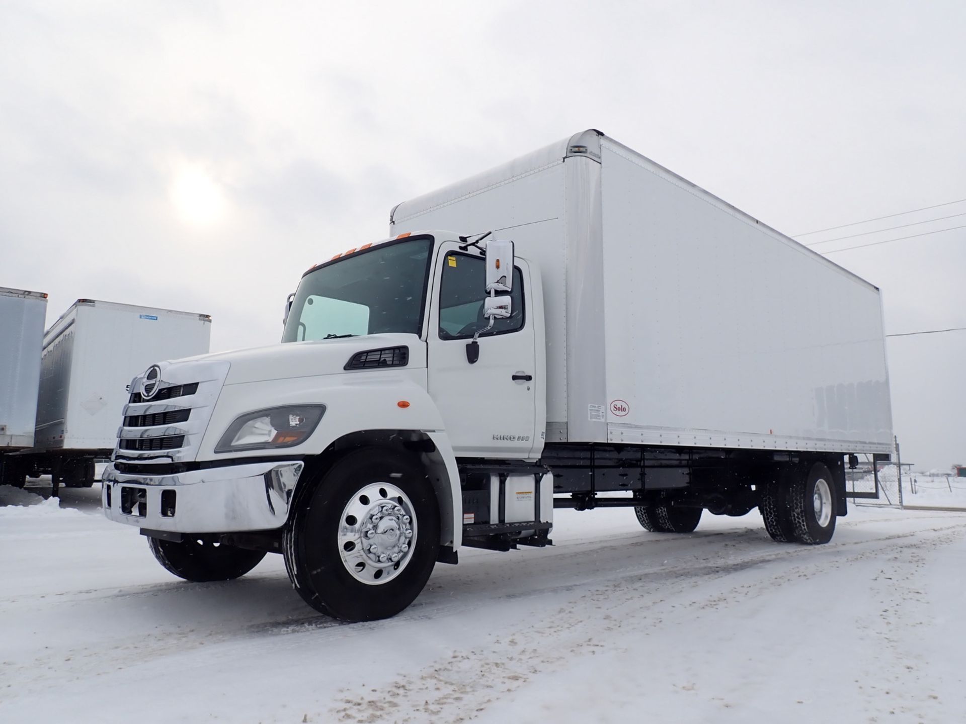 2018 HINO MODEL 338 DRY FREIGHT TRUCK W/ MULTI VAN 26'L BOX, DIESEL L6 7.6L ENGINE, HYDRAULIC