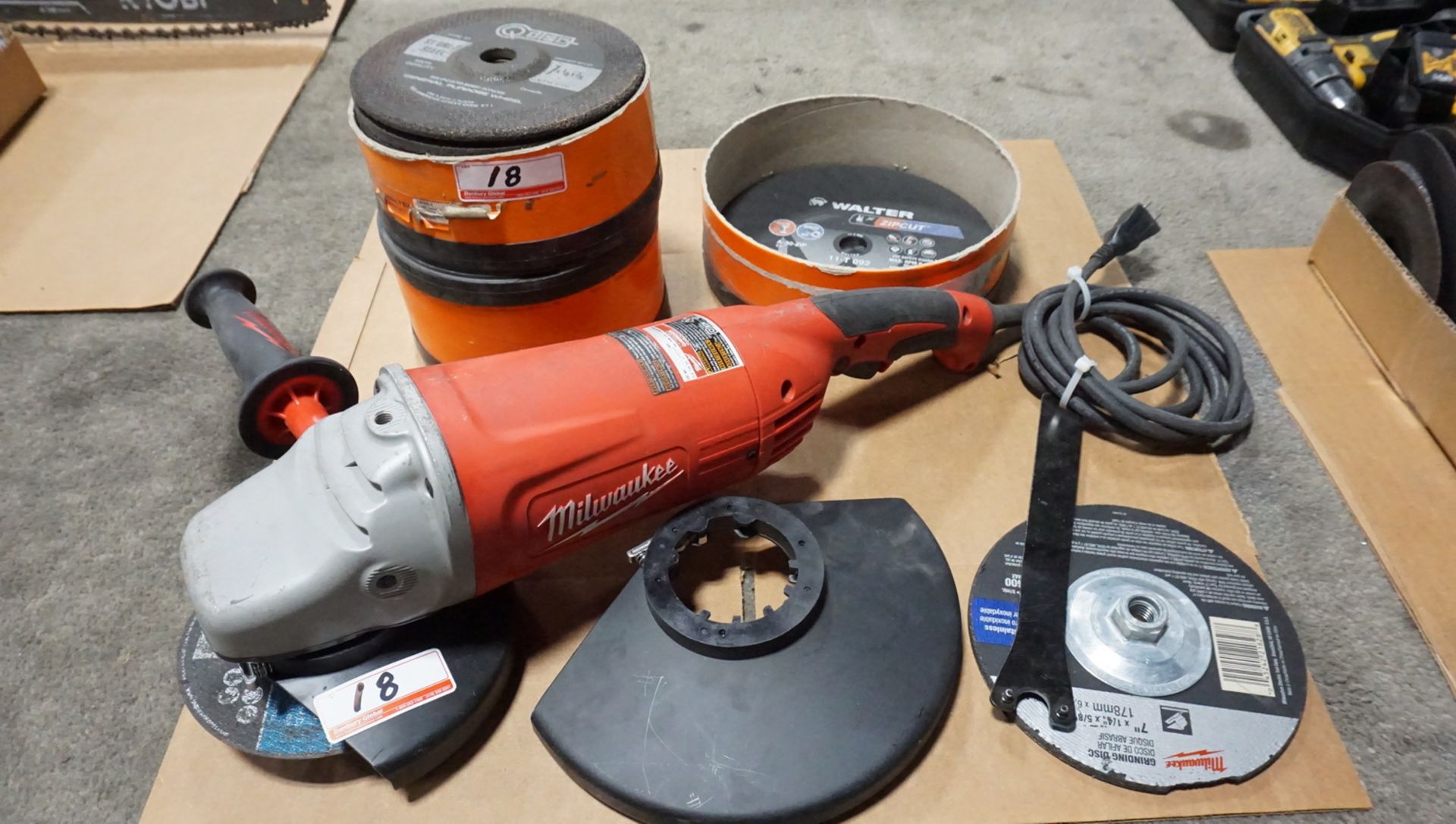 LOT - MILWAUKEE 6083-30 6 & 8" ELECTRIC H/D GRINDER W/ GRINDING DISCS