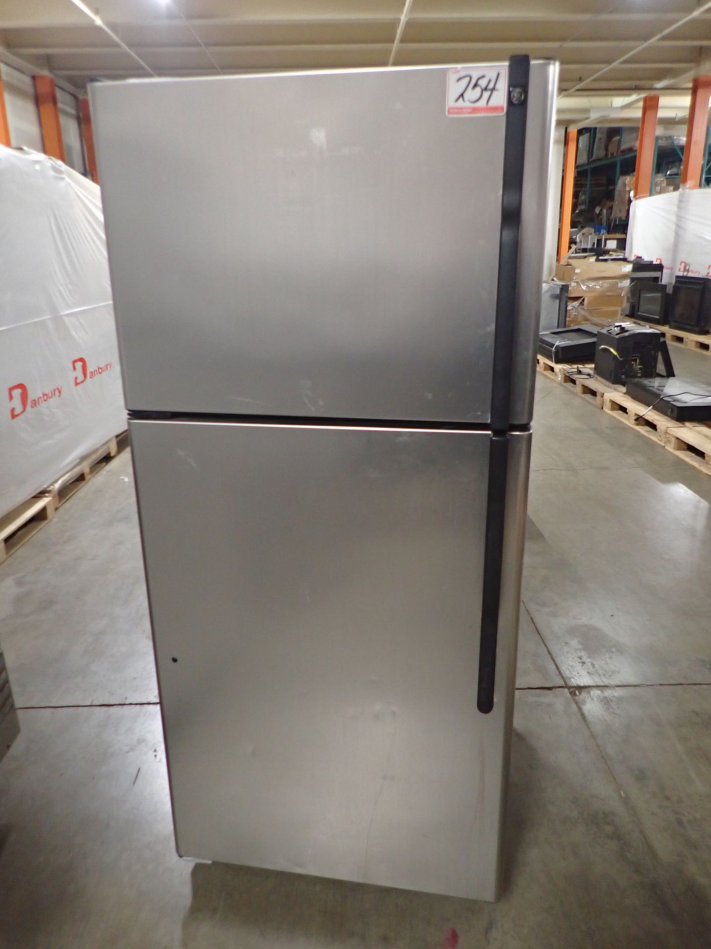 GE STAINLESS STEEL REFRIGERATOR