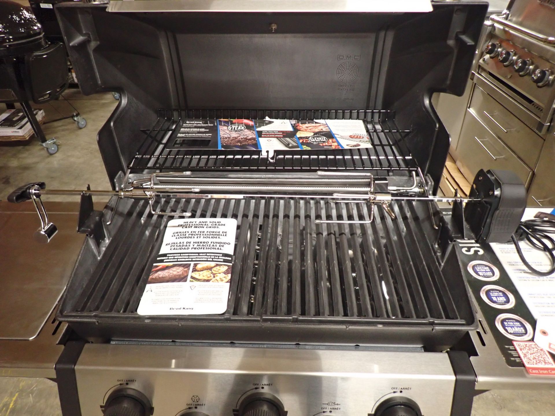 BROIL KING SIGNET 390 3-BURNER PROPANE BBQ W/ SIDE & ROTISSERIE BURNERS & ROTISSERIE ADD-ON (MSRP $ - Image 2 of 6