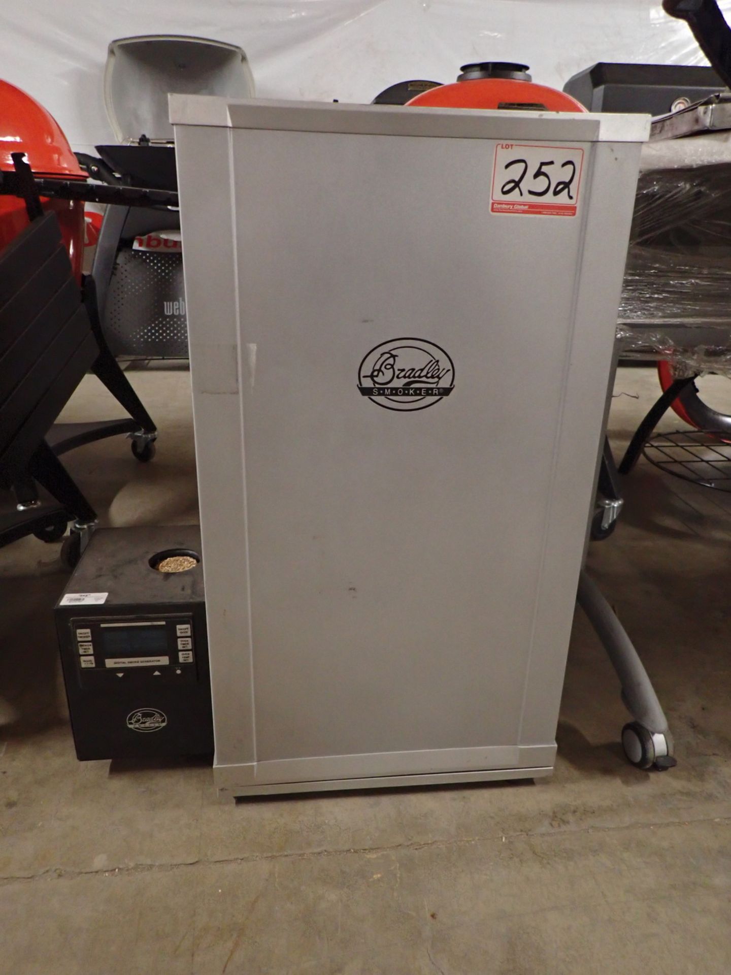 BRADLEY BTDS76P DIGITAL 4-RACK ELECTRIC SMOKER (USED)