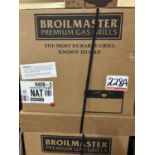 BROILMASTER H4XN-3 DELUXE NATURAL GAS GRILL W/ S/S GRID (NEW IN BOX) (MSRP $1,100)