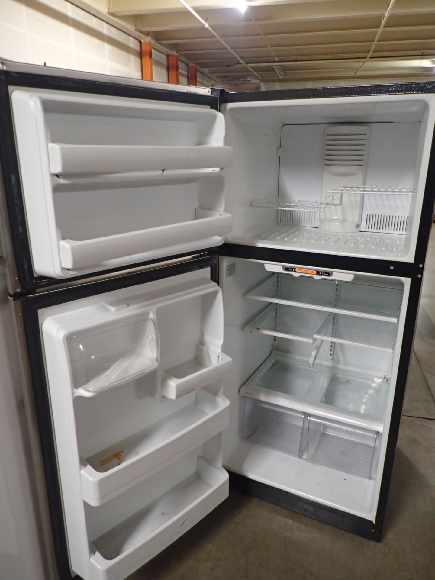 GE STAINLESS STEEL REFRIGERATOR - Image 2 of 3