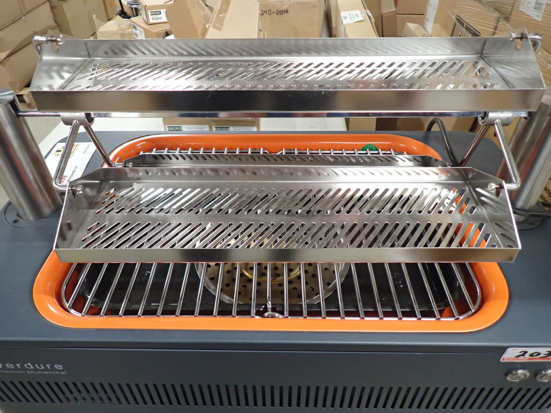 EVERDURE FUSION (HBCE1BSUS) CHARCOAL GRILL W/ ELECTRIC IGNITER, ROTISSERIE, & STAND (MSRP $1,349) - Bild 2 aus 3